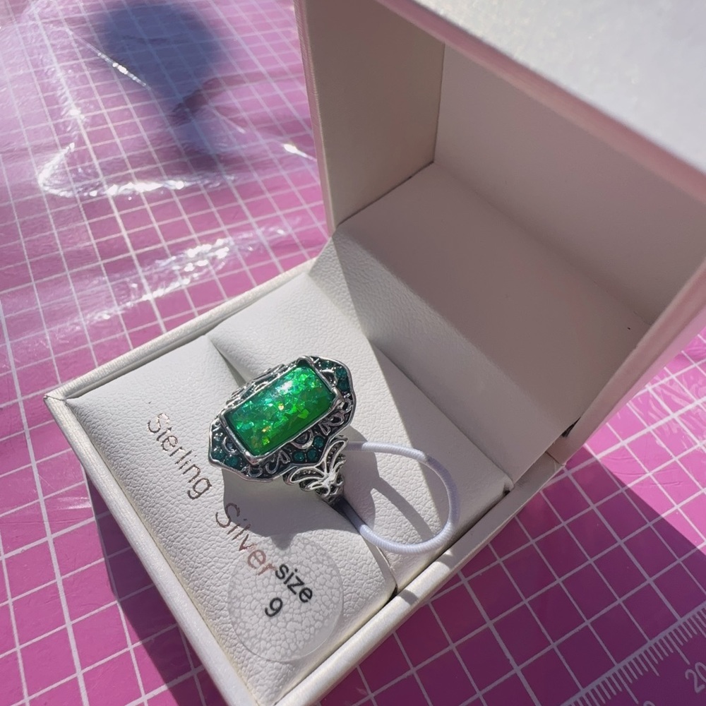 Moricci vintage green stone ring available size: 5-11